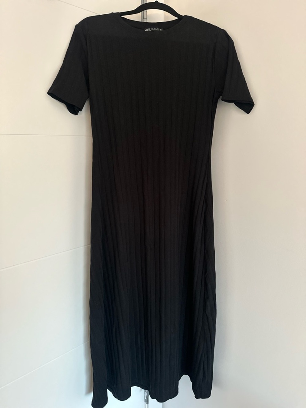 Zara Black Short-Sleeve Ribbed Midi Dress
